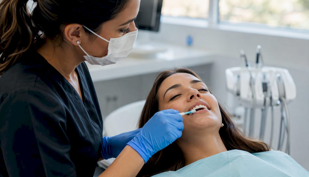 Applying desensitizing gel post whitening